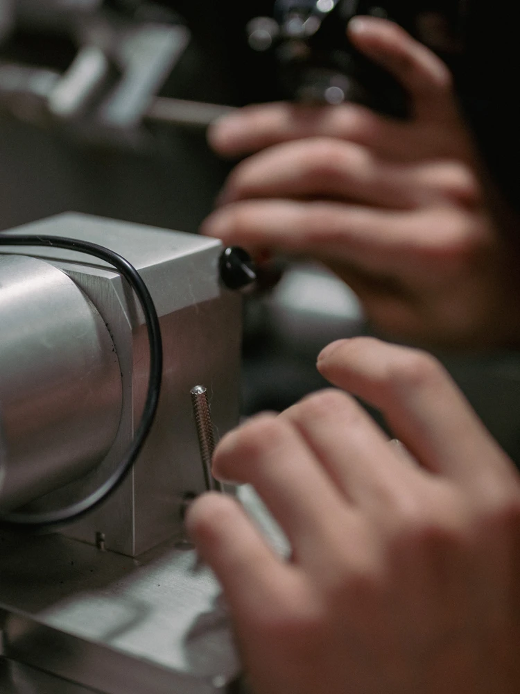 精緻さに、新たな構造を刻むという選択。